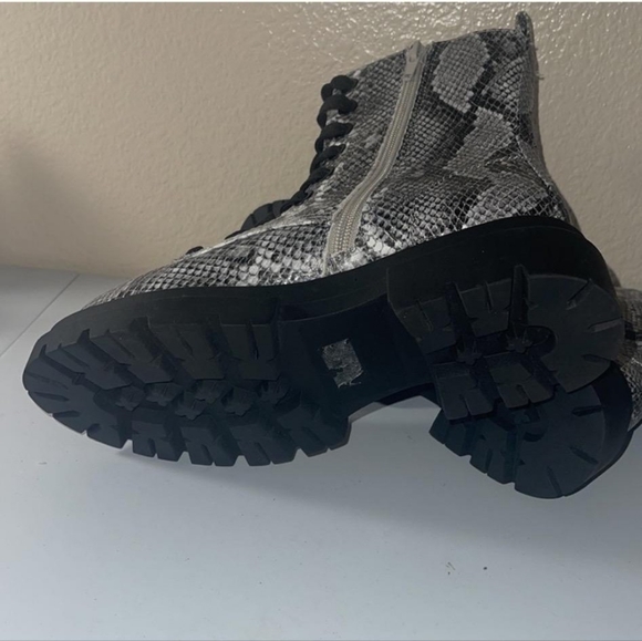 Boots - Picture 4 of 4